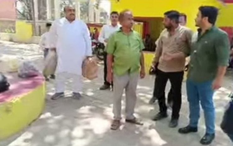 19 माह बाद पिता आजम खान से सीतापुर जेल में मिलने पहुंचे अब्दुल्ला, सूबे की राजनीति ले सकती है नया मोड़