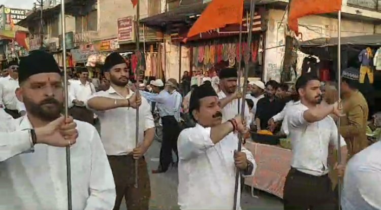 चैत्रीय नवरात्र की रामनवमी पर रविवार को विकासनगर में राष्ट्रीय स्वयं सेवक संघ की ओर से पथ संचलन निकाला