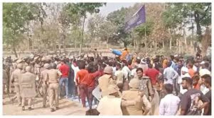 लखनऊ मेंअंबेडकर की मूर्ति को लेकर भारी बवाल, महिला इंस्पेक्टर समेत 6 लोग घायल