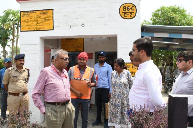डी आर एम ने मैलानी स्टेशन पर पहुंच कर किया निरिक्षण