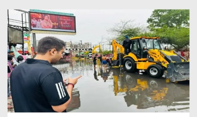 मथुरा में बे मौसम बारिश से जनजीवन अस्त-व्यस्त पेड़ गिरने से बिजली सप्लाई ठप