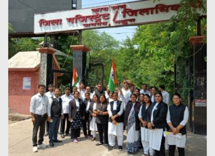 अधिवक्ता परिषद ब्रज मथुरा इकाई द्वारा “ऑपरेशन सिंदूर” की सफलता पर झंडा मार्च का आयोजन