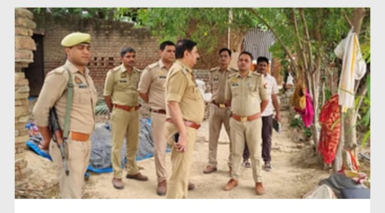 मथुरा एसएसपी ने लेट आने वाले इंस्पेक्टरों को रायफल के साथ दौड़ाया
