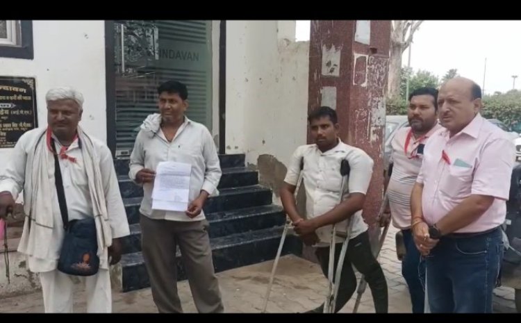 परिवहन विभाग द्वारा सीज हुई ई रिक्शा से बैटरी कंट्रोलर गायब