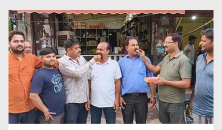 सुप्रीम कोर्ट की रोक से सेवायतों में खुशी की लहर, एक-दूसरे को खिलाई मिठाई