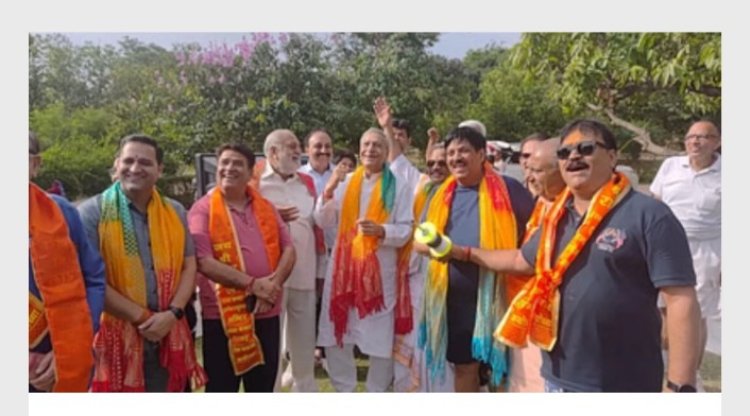 जवाहर बाग में पतंग उड़ाकर मनाया दशहरा पर्व