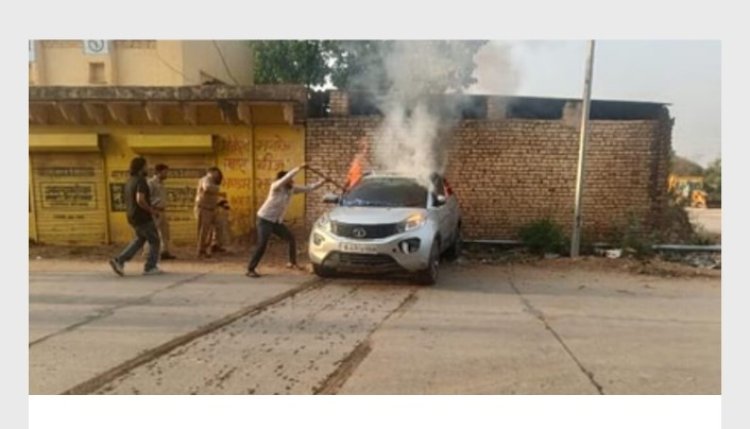 सरकारी डॉक्टर कार में जिंदा जले, दीवार से टकराने पर भड़की आग