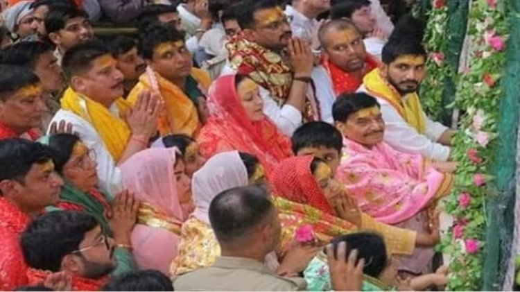सपा नेता शिवपाल यादव ने सब परिवार कीये बिहारी जी के दर्शन