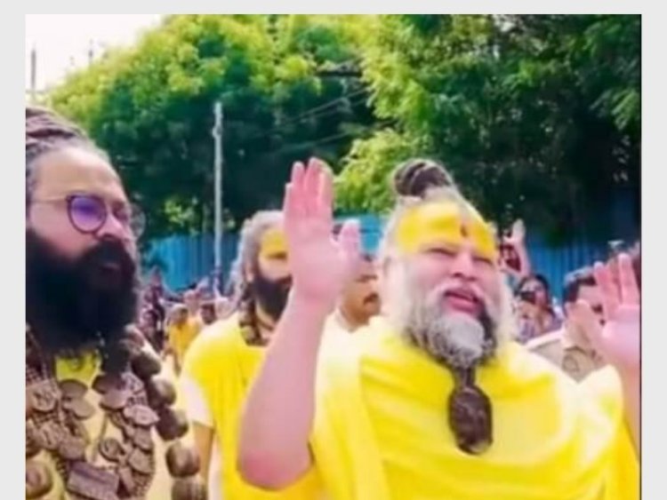 गुरु पूर्णिमा पर प्रेमानंद महाराज के दर्शन को उमड़ा भक्तों का सैलाब