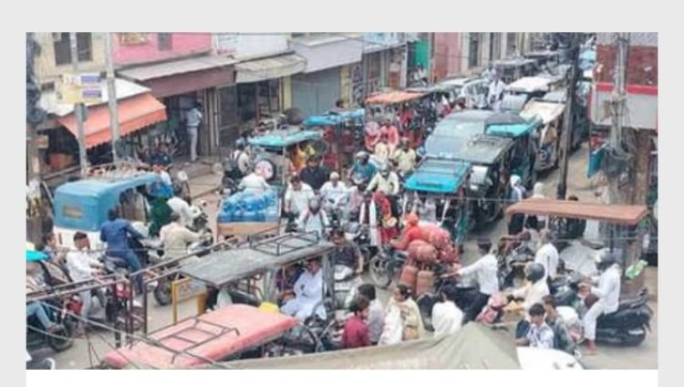 वृंदावन में ई रिक्शाओ की बजह से लगा रहता है जाम