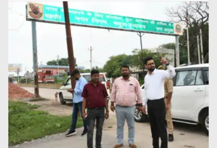 गोवर्धन रोड की सफाई व्यवस्था पर नगर आयुक्त सख्त:पांच अनुपस्थित कर्मचारियों और गंदगी के ढेर पर जारी किए कार्रवाई के निर्देश