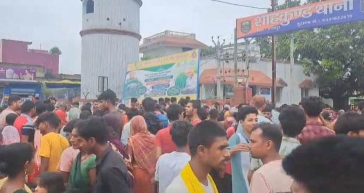 तेज रफ्तार पिकअप वैन से 5 की मौत