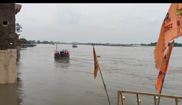 मथुरा - में यमुना नदी एक बार फिर  उफान पर किनारों पर रहने वालों की धड़कन बड़ी, प्रशासन एक्टिव मोड पर