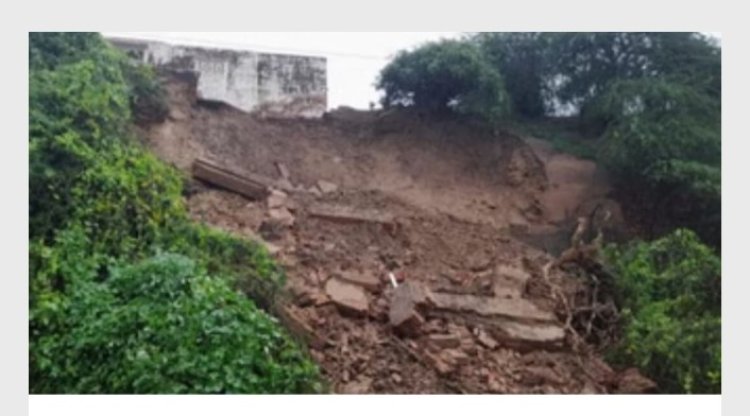 महावन ।के बारिश से योगमाया किले की दीवार गिरी