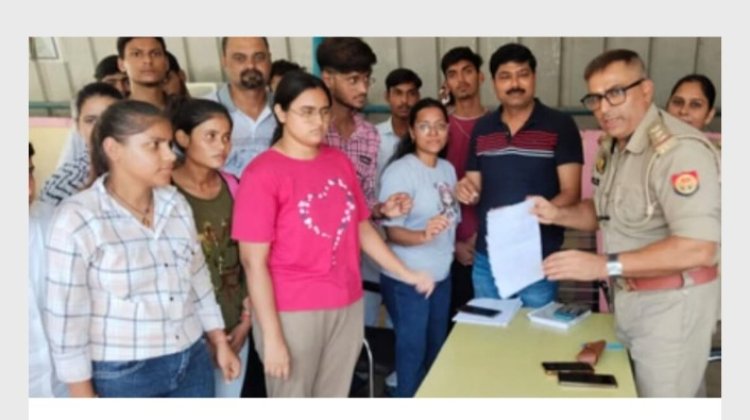 बीकॉम कक्षाओं का प्रवेश शुल्क जमा न करने पर छात्र-छात्राओं ने किया हंगामा