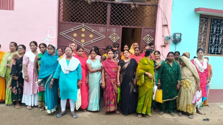 इमामगंज में बीपीएम की मनमानी पर फूटा गुस्सा- जीविका दीदियों ने किया उग्र धरना प्रदर्शन, सीएम सिंपी कुमारी ने लगाए घूसखोरी व साजिश के आरोप।