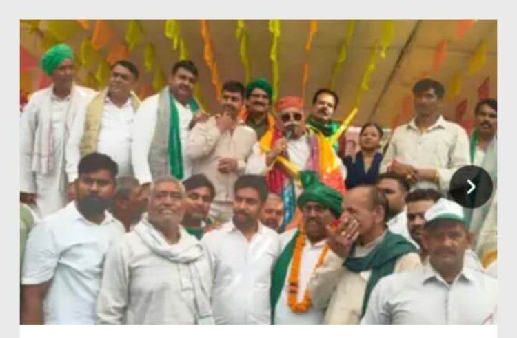 मथुरा में किसानों ने तहसीलदार को बनाया बंधक:भाकियू भानु की महापंचायत में पहुंचे राष्ट्रीय अध्यक्ष, अधिकारियों से बातचीत की मांग