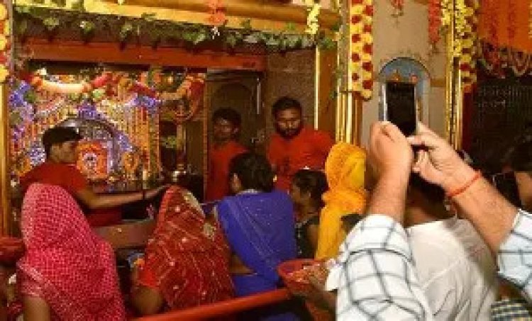 भागलपुर में शारदीय नवरात्र और दुर्गा पूजा की शुरुआत के साथ ही शहर के बाजारों में रौनक और भीड़भाड़ बढ़ गई है। 