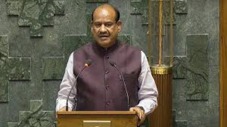 गोवर्धन - बरसाना लोकसभा अध्यक्ष ने पत्नी संग राधा रानी के धाम पहुंचकर के दर्शन। 