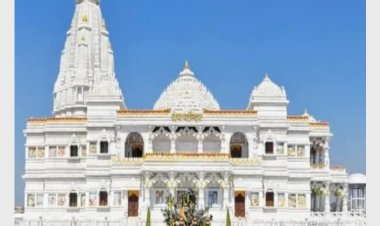 प्रेममन्दिर के सामने पार्किंग में खड़ी श्रद्धालु की कार के अंदर रखे 90 हजार रुपये और मोबाइल चोरी