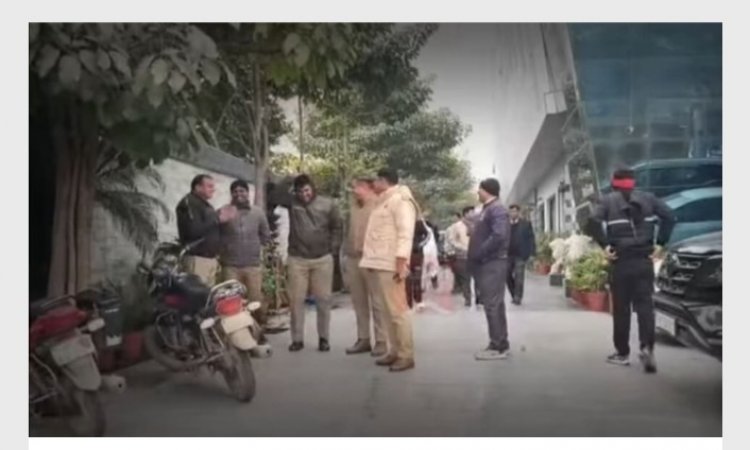 होटल के कमरे में मुस्लिम युवक के साथ हिंदू युवती, पुलिस ने ताला तोड़ निकाले बाहर;